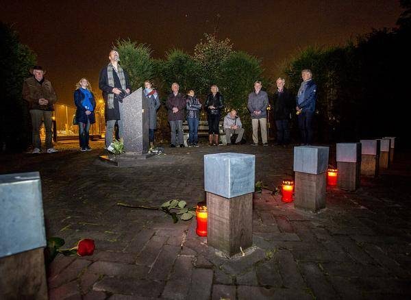 Herdenking Schipholbrand op 26 oktober 2016. Foto Rob van Wieringen (Haarlems Dagblad)